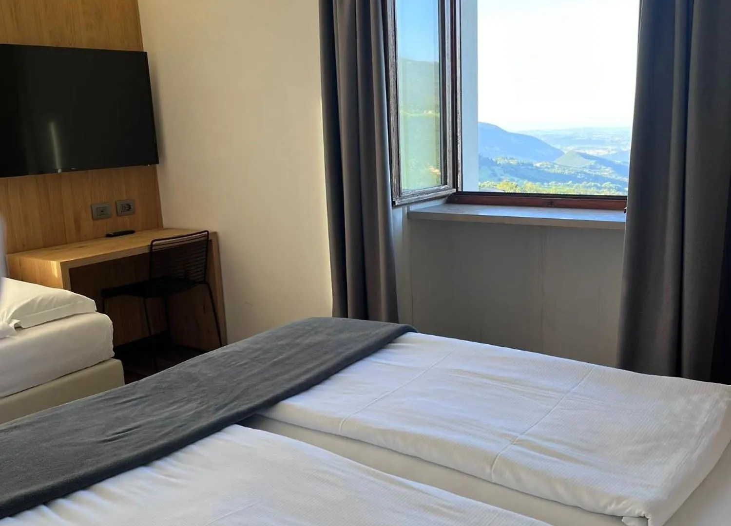Hotel Belvedere Spiazzi Di Caprino
