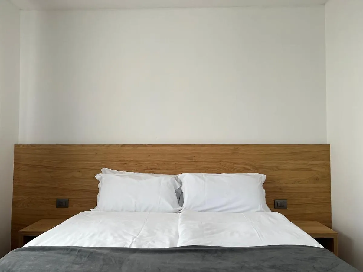 Hotel Belvedere Spiazzi Di Caprino 3*,